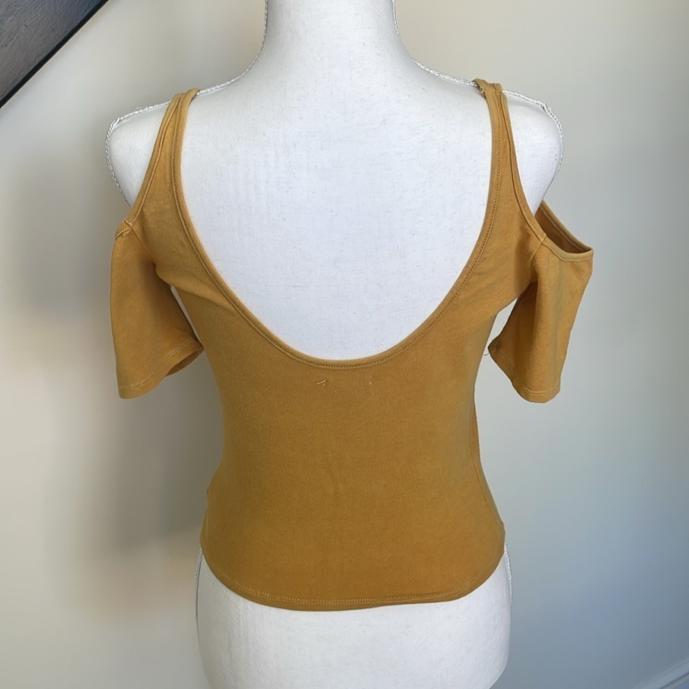 Ecote Gold Colored Cold Shoulder Crop Top. Med - Picture 3 of 6